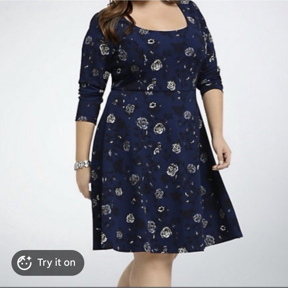 Torrid 1X Blue Floral 3/4 Sleeve Textured Skater Knee Length Dress Scoop Neck